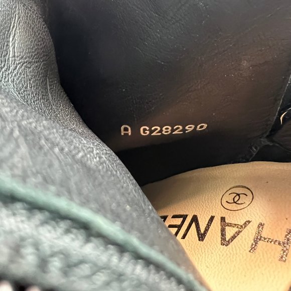 🌷❤️🔥SPRING SALE 🔥 FINAL PRICE🌷💥Chanel CC Logo Silver Fabric Ankle Boots 38 - Picture 3 of 8